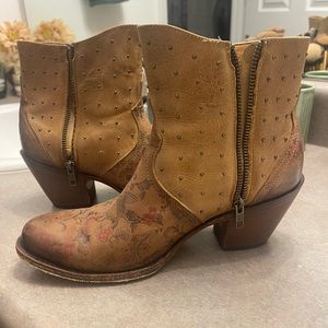 Lucchese Women’s “Harley” Booties. Size 9